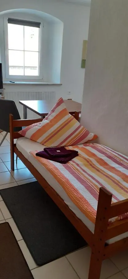 Einladene Fremdenzimmer Mit Aussengastronomie Schmidmuhlen
